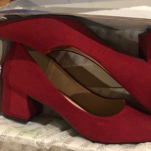 NWT Simply styled Drea pumps suede